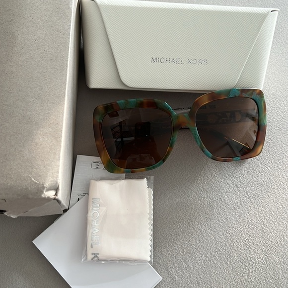 Michael  KORS , Sunglasses 😎 💯 authentic - Picture 4 of 7